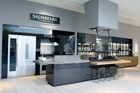 Some add extremely helpful functionality to the cooking process, while others seem to offer minimal help. Lg Brings Ultra Elegance To Homes With European Debut Of Signature Kitchen Suite Beautyinc World