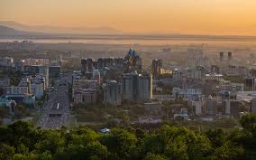 I spend the day exploring almaty's local kazakh markets and pleasant green streets, with the help of a local. Kasachstan Quarantane In Almaty Und Nur Sultan
