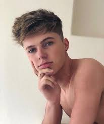 Weißt du, dass es schwule männer waren, die zuerst diesen muskelkult begonnen haben? Pinterest Yasmeen Abubakar Blonde Jungs Jungs Susse Jungs