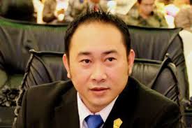 EDWIN Y. LONTOH SE ATAU DIKENAL DENGAN ELO ADALAH MANTAN ANGGOTA DPRD SULUT  DARI PARTAI DEMOKRAT PERIODE 2015-2019 PASCA PILEG 2019 ELO TIDAK LAGI  MENCALONKAN SEBAGAI WAKIL RAKYAT DAN LEBIH MEMILIH BERAKTIVITAS