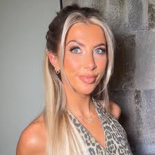 Had the pleasure of painting these love island girls beautiful faces for  the White Fox Boutique party 🤍✨🐆