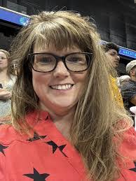 Stephanie Cain's Instagram, Twitter & Facebook