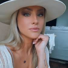 Brittani Thompson (@brittanithompson)