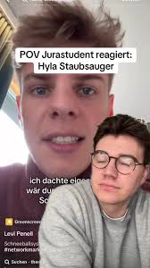 Schlaue Frau beim Teppichsaugen in Mein Büro!