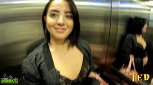 Enquanto ela se prepara a câmera registra tudo - XNXX.COM