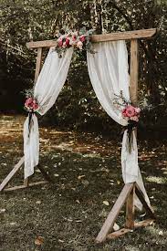 Bohemian Wooden Backdrop Wedding Arch When In Doubt Keep It Simple Like This Gorgeous Wooden Back Rustic Outdoor Wedding Wooden Backdrops Wedding Backdrop