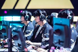 Hanwha Life vence a partida de abertura na fase eliminatória do Torneio Mid-Season Invitational.