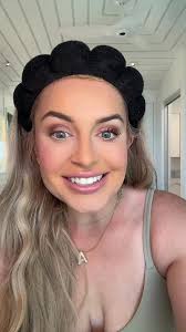 Replying to @Madisoncrownco tubing mascara is the easiest thing to take off  idk why all mascaras arent made like that 😂😂#TikTokMadeMeBuylt  #tartebundle #brownmascara #brownlashes #browntubingmascara ...