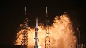 Carrera espacial: Blue Origin consigue poner en órbita su cohete New Glenn