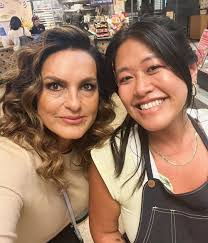 Mariska in LA! 🖤 SAG-AFTRA interview