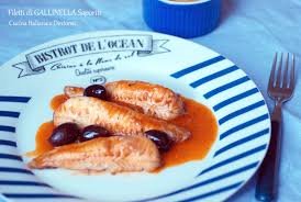 Scaldate una padella con due cucchiai di olio e il burro e nel frattempo infarinate i filetti di gallinella. Filetti Di Gallinella Al Pomodoro Ricetta Semplice