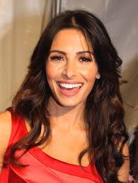 Sarah has a little button nose and has a very complex hair color which include light brown with red sarah is one of a kind, a legendary, a dream, sought out by many guys and yet played by those who. Sarah Shahi Wikipedia