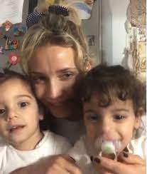 Luciana abreu foi obrigada a emitir um comunicado a esclarecer tudo: Luciana Abreu Mostra As Filhas Em Novo Tema Solidario Fe