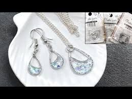 uvレジン 100均 キャンドゥのシルバー色枠で冬の簡単アクセサリ作ってみました 雫型 uv resin easy accessory of drop type winter youtube レジン 100均 uvレジン レジン アクセサリー デザイン