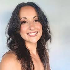 Rachel Ennis's Instagram, Twitter & Facebook