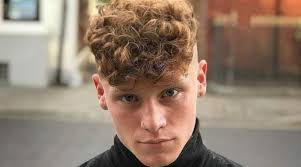 Epingle Par Oceaneee Sur Coiffures Homme Coupe De Cheveux Ado Coiffure Homme Cheveux Boucles Coiffure Ado Garcon