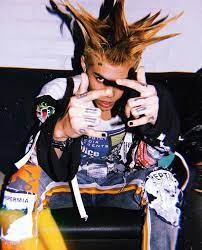 Then, gently blot the burn with a clean towel to dry it off. Nascar Aloe The New Sid Vicious Under The Ground