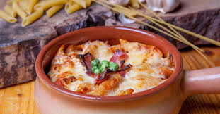 Micul dejun (sniadanie), se mananca de obicei intre orele 7 si 10 si este alcatuit din paine, branza, sunca, omleta si putina salata. Acasa Casa Vikingilor