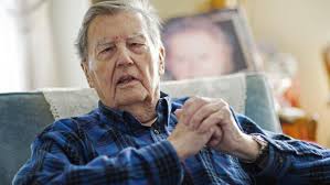 He jumped into Normandy, ran spies in Moscow, retired at 90