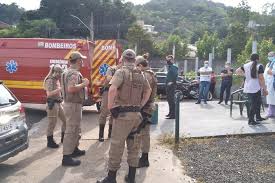 Segundo o g1, o delegado regional de chapecó, ricardo newton casagrande, afirmou que o adolescente entrou na escola municipal de educação. Xullxawlpsgzlm