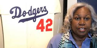 Robinson, Breaking Barriers announce winners