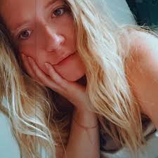 Danielle Oswald (@daniellereneeoz) • Instagram photos and videos