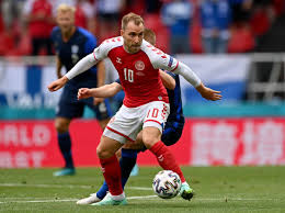 Denmark players surround stricken christian eriksen. Ywrwegdeq0k55m