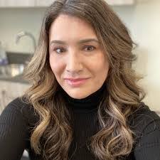 Kami Barker's Instagram, Twitter & Facebook