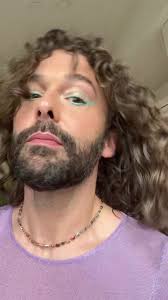 Feeling my glam today 😛🏳️‍🌈🥰 #curls #motd #jvnhair #glam #queerjoy  #haircut