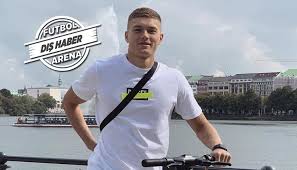 Career stats (appearances, goals, cards) and transfer history. Besiktas In Izledigi Genc Santrforartem Dovbyk