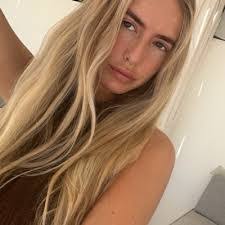 Jocelyn Farris's Instagram, Twitter & Facebook