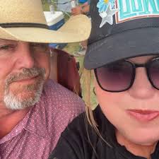 What hotels in Galveston offer free cruise parking and shuttle service to  the ship?