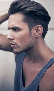 Cheveux courts sur les côtés, longs audessus de la tête et bien gominés.vous pouvez laisser une frontière nette entre les cheveux longs du dessus et les une coiffure pour homme aux cheveux courts et raides est un excellent. Coupe Homme Court Sur Les Cote Long Dessus Coiffure Homme Long Coupe De Cheveux Cheveux Homme