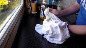 Enlever les taches des vêtements. Comment Enlever Les Taches De Gras De Nos Vetements Youtube