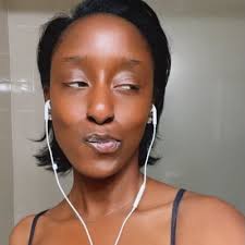 robin. 🌒 (@thegrammarofjoy)