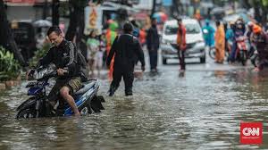 Sedangkan, bencana alam adalah bencana yang disebabkan oleh peristiwa atau rangkaian peristiwa alam. 7 Langkah Menghadapi Banjir Jakarta Dan Sekitarnya