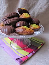 Les Madeleines Sont Tres Moelleuses Et En Meme Temps La Pate De Pistache Maison Leur Confere Une Texture Legereme Recette Madeleine Pistache Pate De Pistache