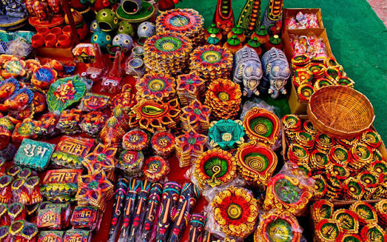 Delhi: Personalized Shopping Tour with Female Guide