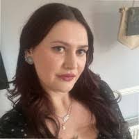 Elizabeth Noone's Instagram, Twitter & Facebook