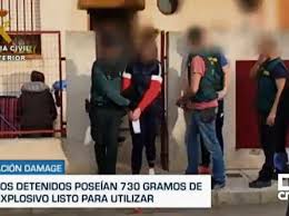 A arunca (ceva) în aer = a distruge (ceva) cu ajutorul unui exploziv. HoÈii Romani Care AruncÄ Bancomatele In Aer Au Pus Pe Jar AutoritÄÈile Din Austria Èi Spania Romania Libera