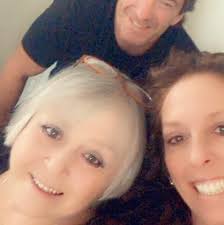 This photographer captures dogs as they're about to catch treats.. The  results are hilarious! 😂 📸 Credit