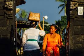 Baarakallahu laka wa baarakaa alaika wa jamaa bainakumaa fii khoir. 8 Kata Sapaan Untuk Anggota Keluarga Dalam Bahasa Bali Wajib Catat