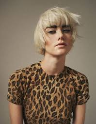 On s'inspire de celui de viola davis pour une coiffure romantique wavy. Carre Plongeant Long Je Craque Pour Cette Coupe Originale