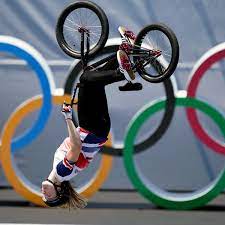 Charlotte worthington added to britain's bmx success in tokyo with a surprise gold medal in the women's freestyle park. Ke1qu7vubcnwum