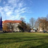 Für dieses dossier haben der leiter unseres hauptstadtbüros, marc brost, und der dokumentarfilmer andres veiel zusammengearbeitet. Deutsche Bank Bank In Berlin