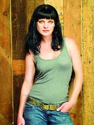 Ncis Black Actor With Green Eyes Pauley Perrette Wallpapers Vreferat Com With Images Ncis Actress Pauley Perrette Beautiful Celebrities