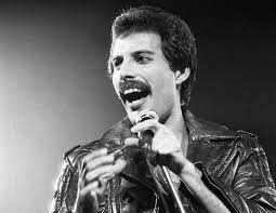 Я знаю, что там находится дом, в котором родился фредди меркьюри, только ради него хочу на занзибар. Assistent Freddi Merkyuri Rasskazal O Chem Artist Prosil Za Chetyre Dnya Do Smerti Teleprogramma