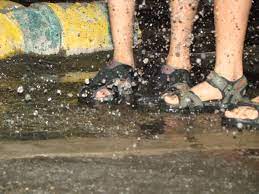 Footcare Tips For The Rainy Season Do Away With Dampness Keep Fungal Infections And Athlete S Foot At Bay Keep Your Feet Care Rainy Season Drying Towels