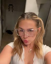 Ashtyn Smith's Instagram, Twitter & Facebook