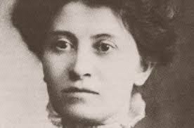 Eloise Page's Instagram, Twitter & Facebook